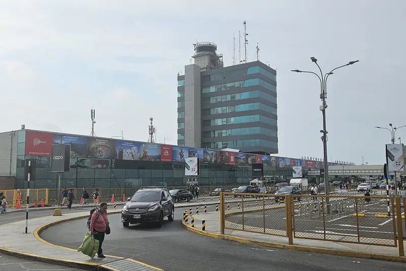 Vía de acceso al Aeropuerto Internacional Jorge Chávez, en Lima